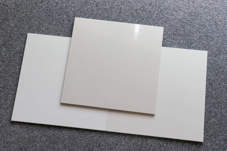 Azulejos de piso de porcelana blanca estupenda esmaltada 60x60 Azulejo de cerámica impermeable
